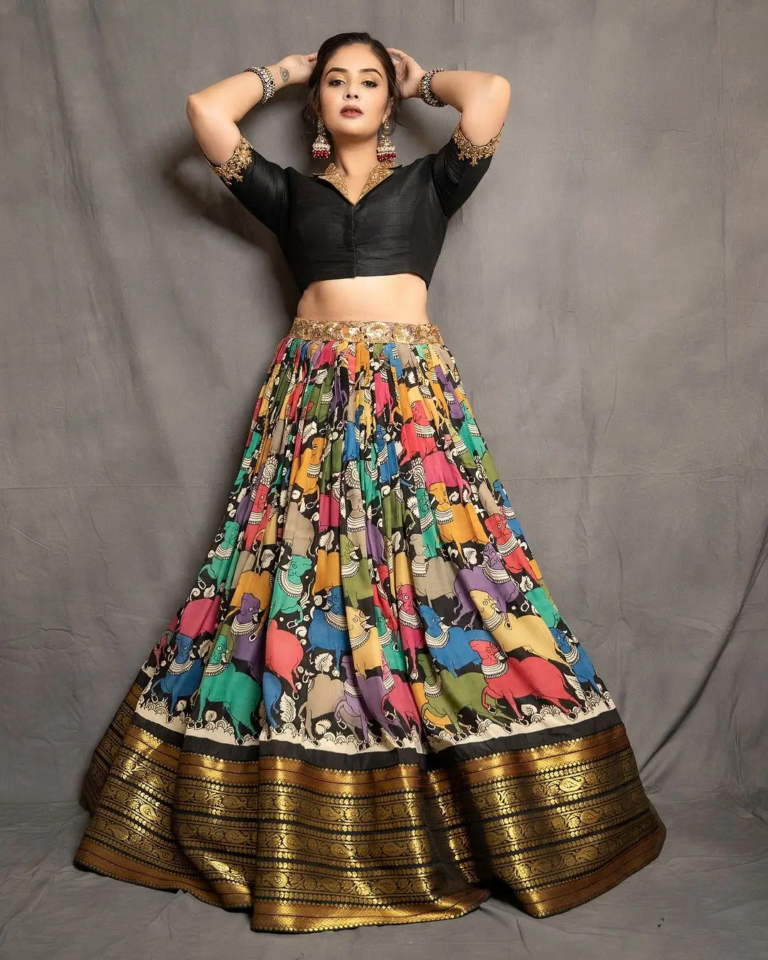 Maa TV Anchor Sreemukhi in Black Lehenga Choli